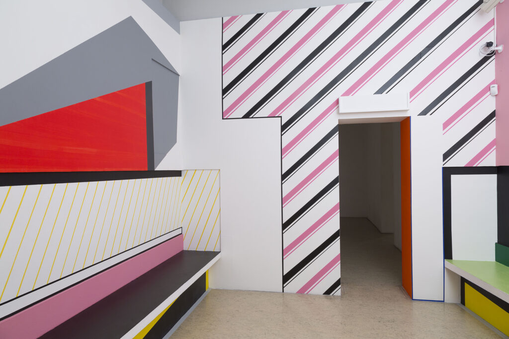 Foresta in fiamme, 2017, acrilico su parete, dimensioni ambientali, visione della mostra Attraverso i punti #2, a cura di Osseravtorio Arti Visive, Palazzo Ziino, Palermo. PH Sandro Scalia