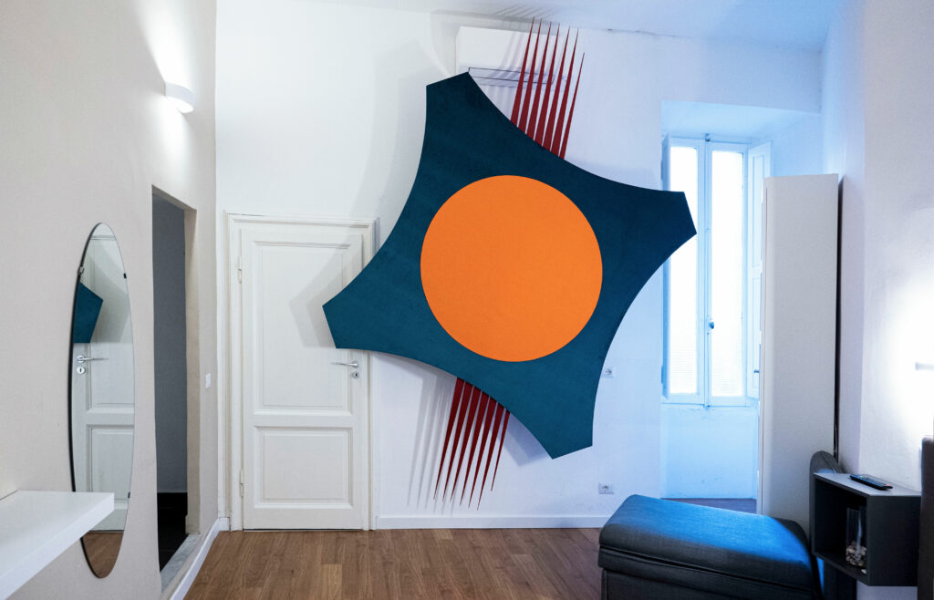 legno, feltro e velluto, visione della mostra Post-Turismo, a cura di Giuliana Benassi, Roma. ph. Ludovica Anzaldi