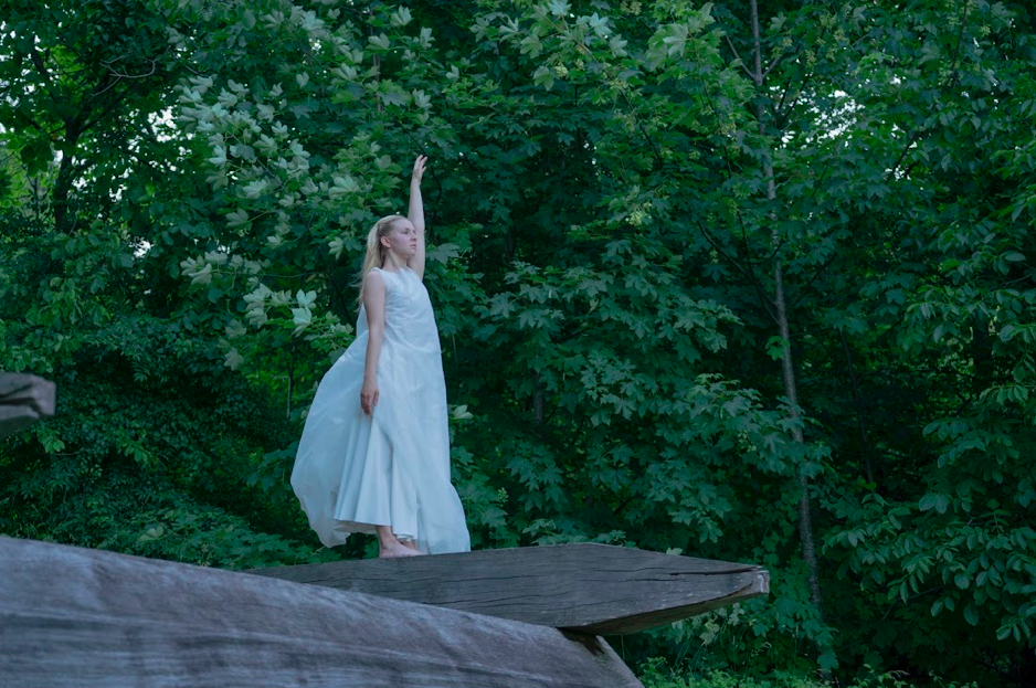 Prato d’Arte Marzona, Villa di Vergenis
Danzatori: Arteffetto Danza
Coreografia: Marta Melucci / Compagni Schuko
Light design: Gary Brackett Musica: Coro Zahre, Sauris Opere site specific: Sol LeWitt, Bruce Nauman, Richard Long, Dan Graham
Crediti fotografici: Caterina Erica Shanta